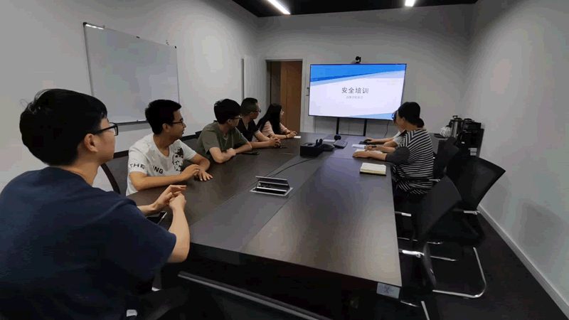 线上心理咨询师培训：直播课与录播课的差异化选择**